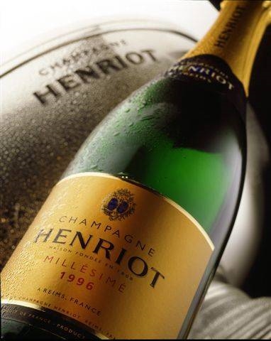 http://static.vinook.it/vendita-vino/vendita-champagne/champagne-henriot-prezzi_O1.jpg